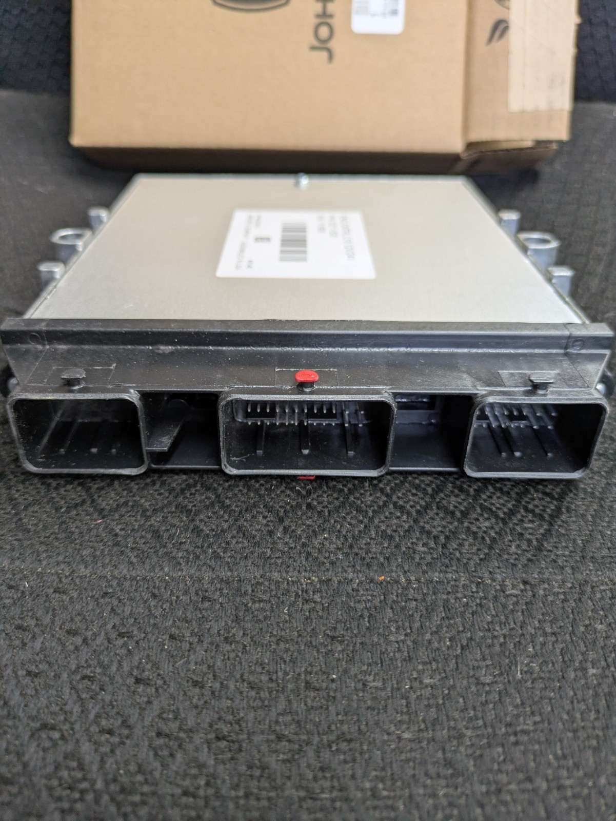 JOHN DEERE ENGINE CONTROLLER UNIT ECM, ECU, RE526588, SE502803, DZ111526 ((NEW))